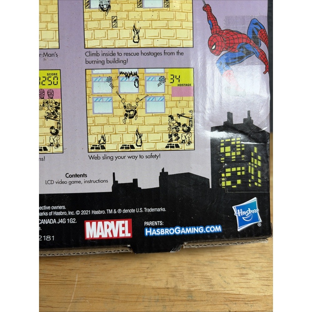 2021 Tiger Electronics Marvel Spider-Man Electronic LCD Handheld Video Game New - Picture 3 of 4